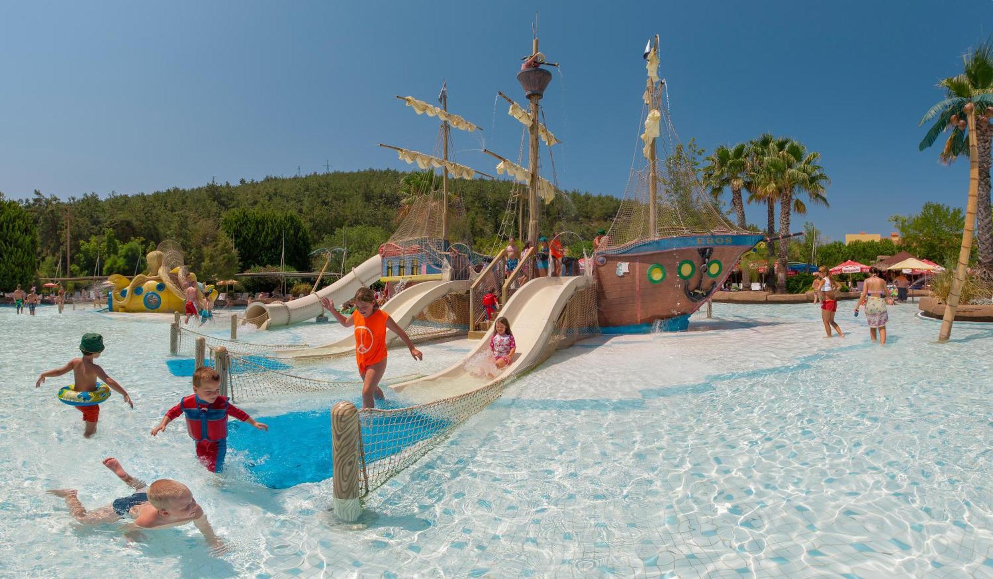 Aqua Fantasy Aquapark Hotel & Spa 쿠사다시 외부 사진