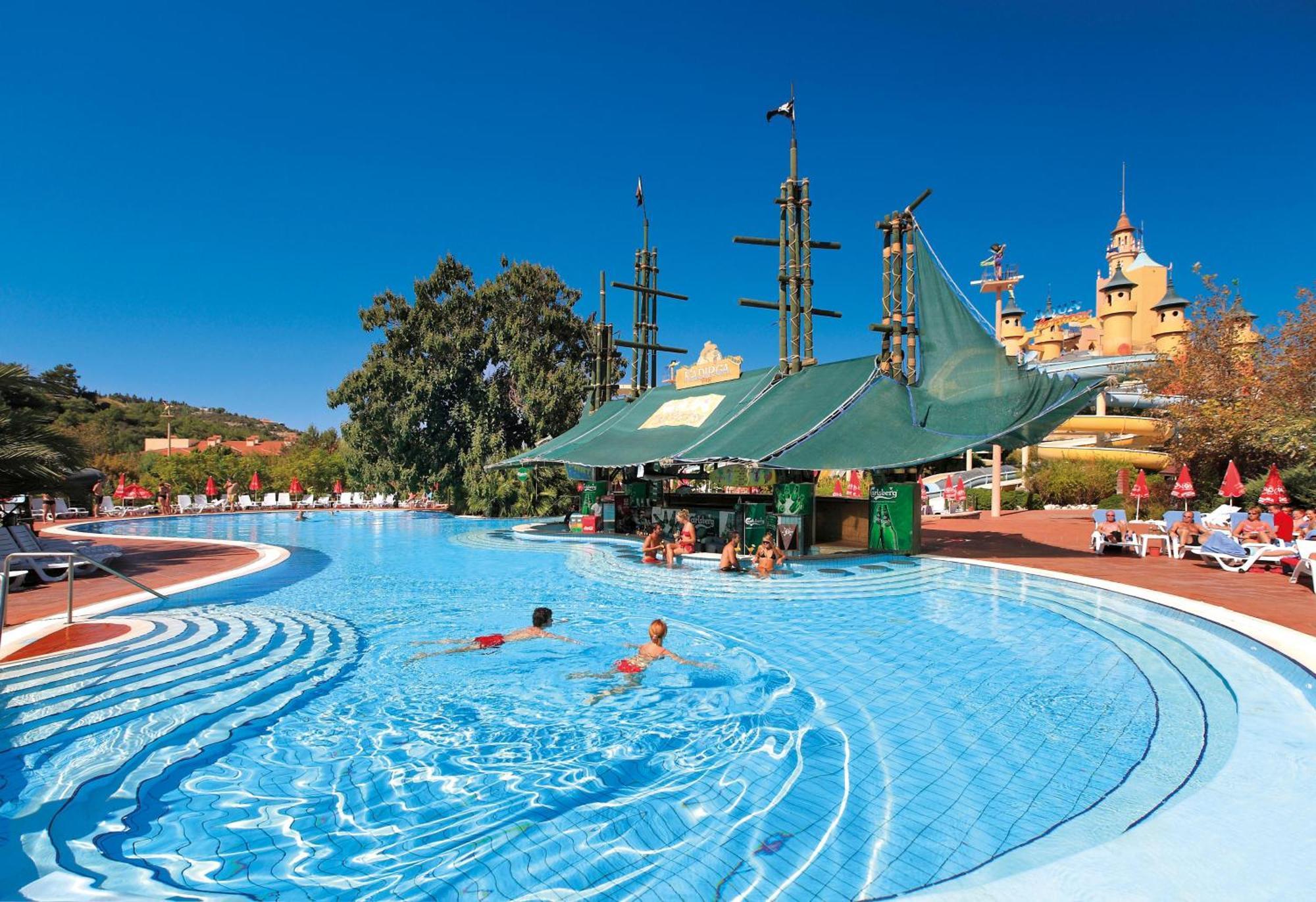 Aqua Fantasy Aquapark Hotel & Spa 쿠사다시 외부 사진