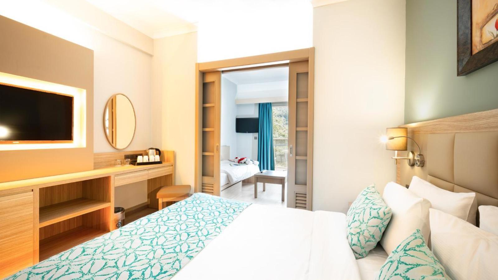 Aqua Fantasy Aquapark Hotel & Spa 쿠사다시 외부 사진