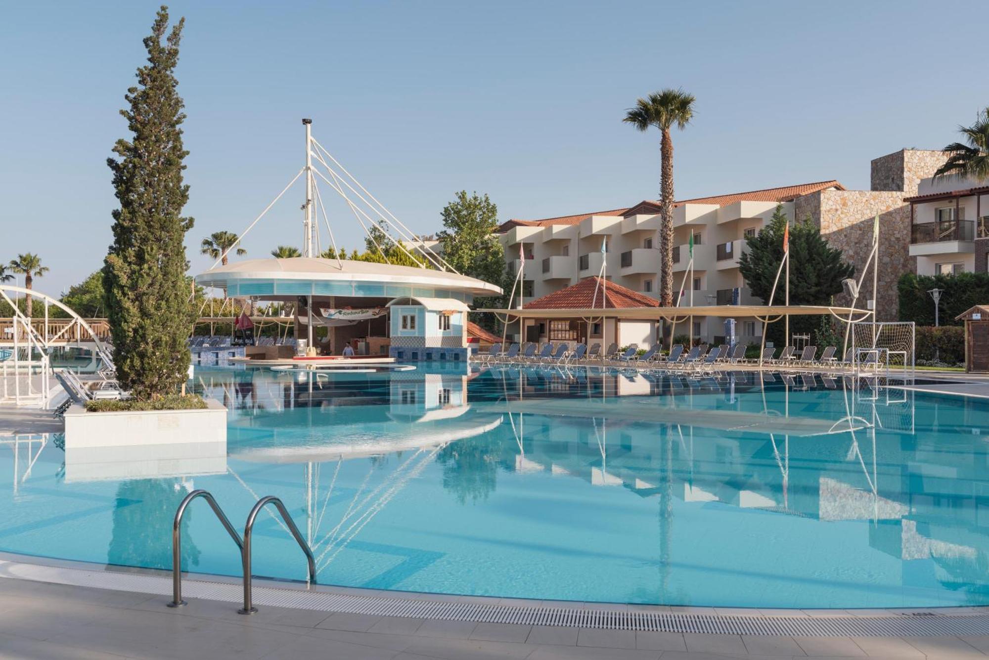 Aqua Fantasy Aquapark Hotel & Spa 쿠사다시 외부 사진