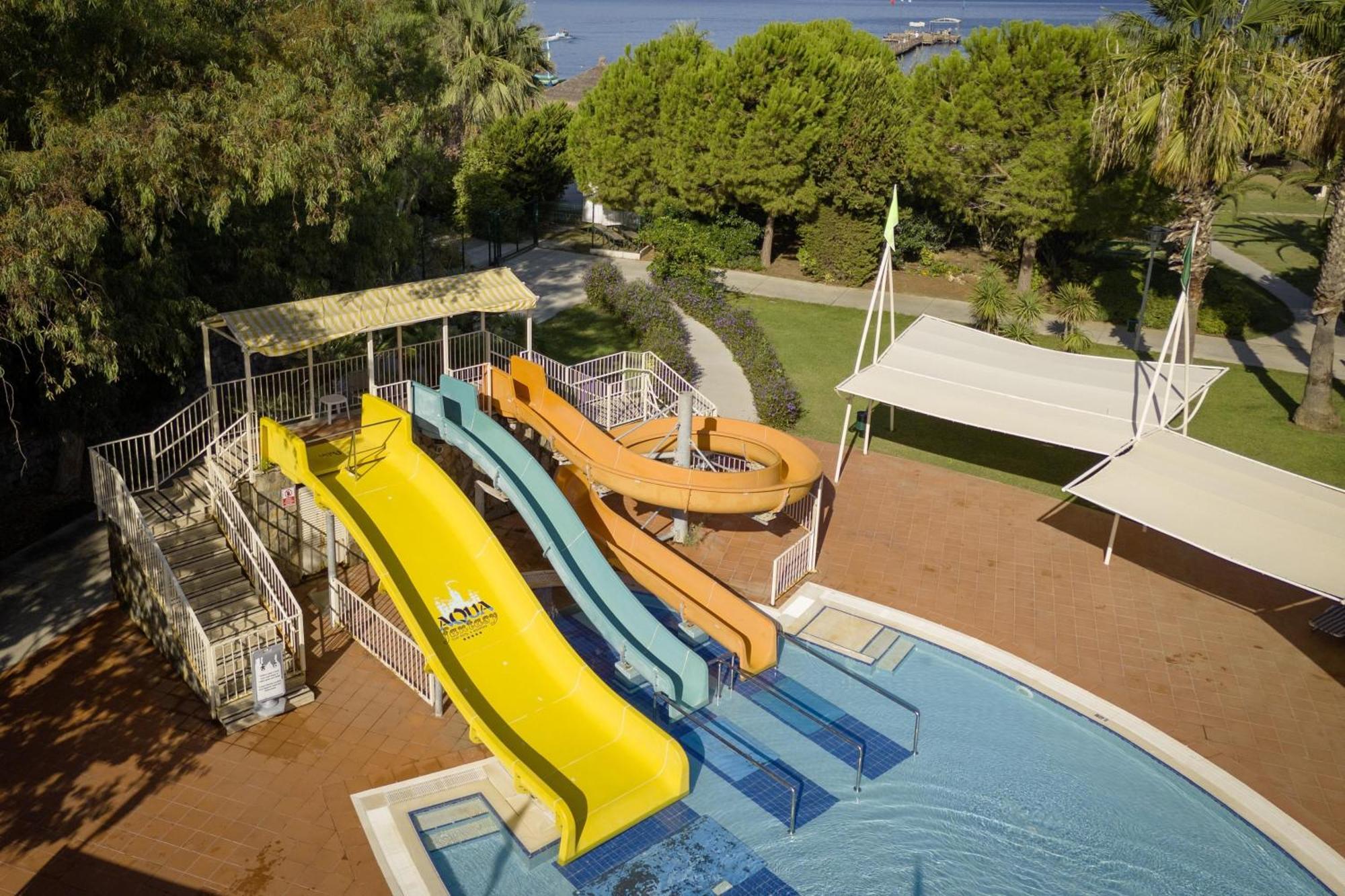 Aqua Fantasy Aquapark Hotel & Spa 쿠사다시 외부 사진